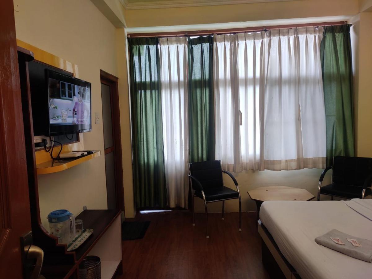 Hotel Amandeep Dharamshala Exterior photo
